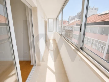 Apartamento T2 para Arrendamento em Alvalade