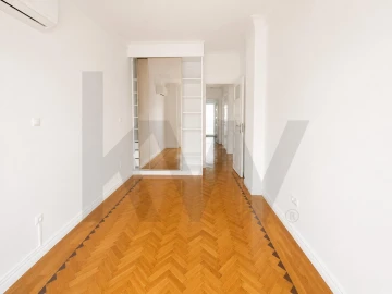 Apartamento T2 para Arrendamento em Alvalade