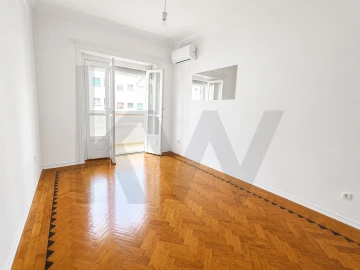 Apartamento T2 para Arrendamento em Alvalade