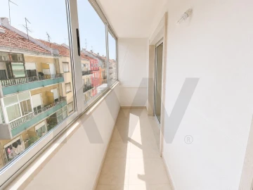 Apartamento T2 para Arrendamento em Alvalade