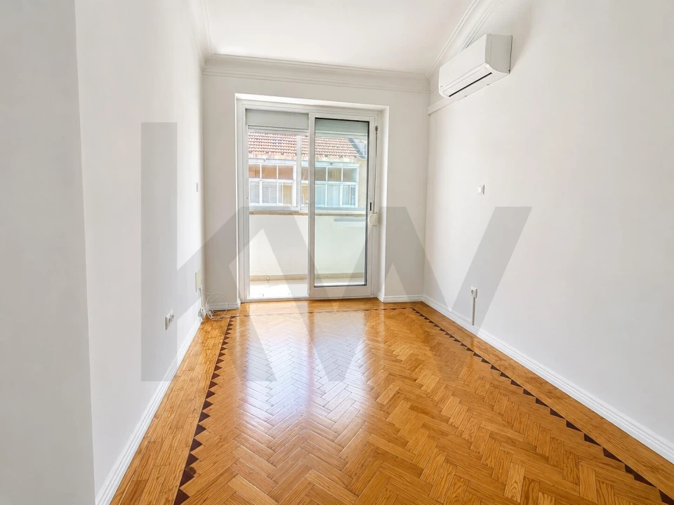 Apartamento T2 para Arrendamento em Alvalade Foto 4
