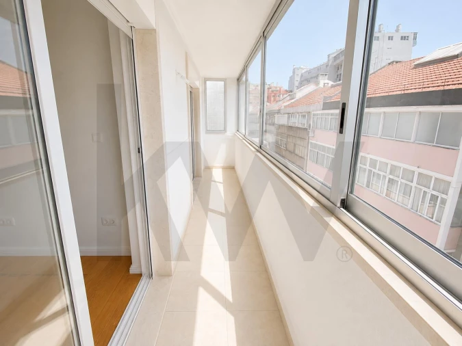 Apartamento T2 para Arrendamento em Alvalade Foto 18