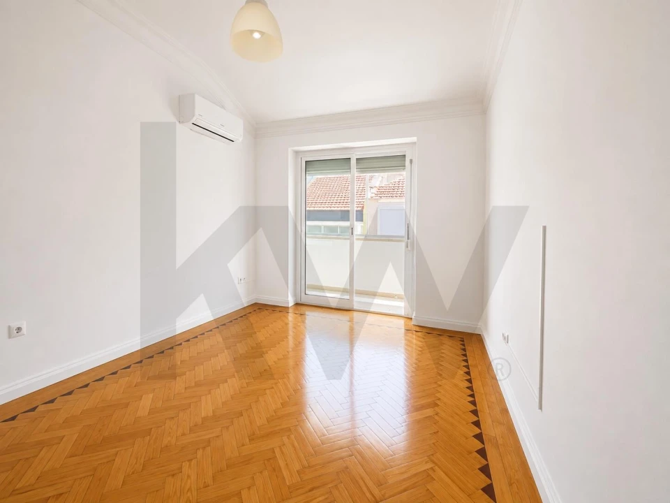 Apartamento T2 para Arrendamento em Alvalade Foto 6
