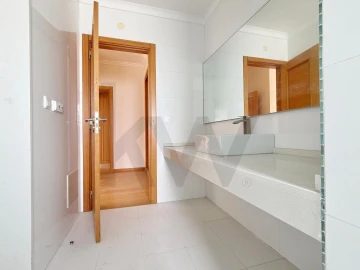 Apartamento T3 para Arrendamento em Oeiras e São Julião da Barra, Paço de Arcos e Caxias