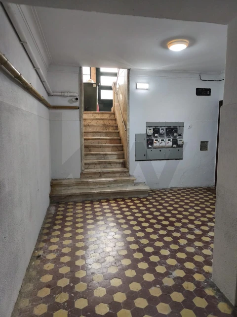 Armazém para Arrendamento em Campolide
