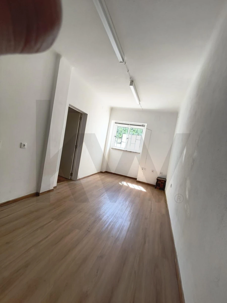 Armazém para Arrendamento em Campolide Foto 4