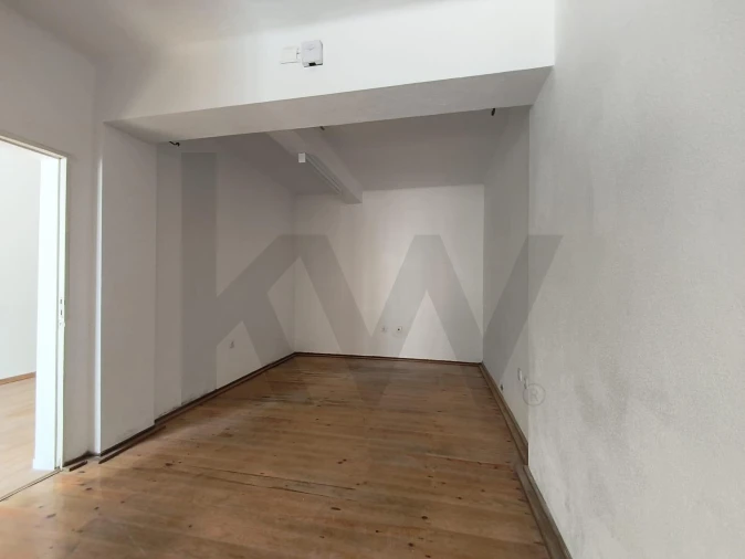 Armazém para Arrendamento em Campolide Foto 3