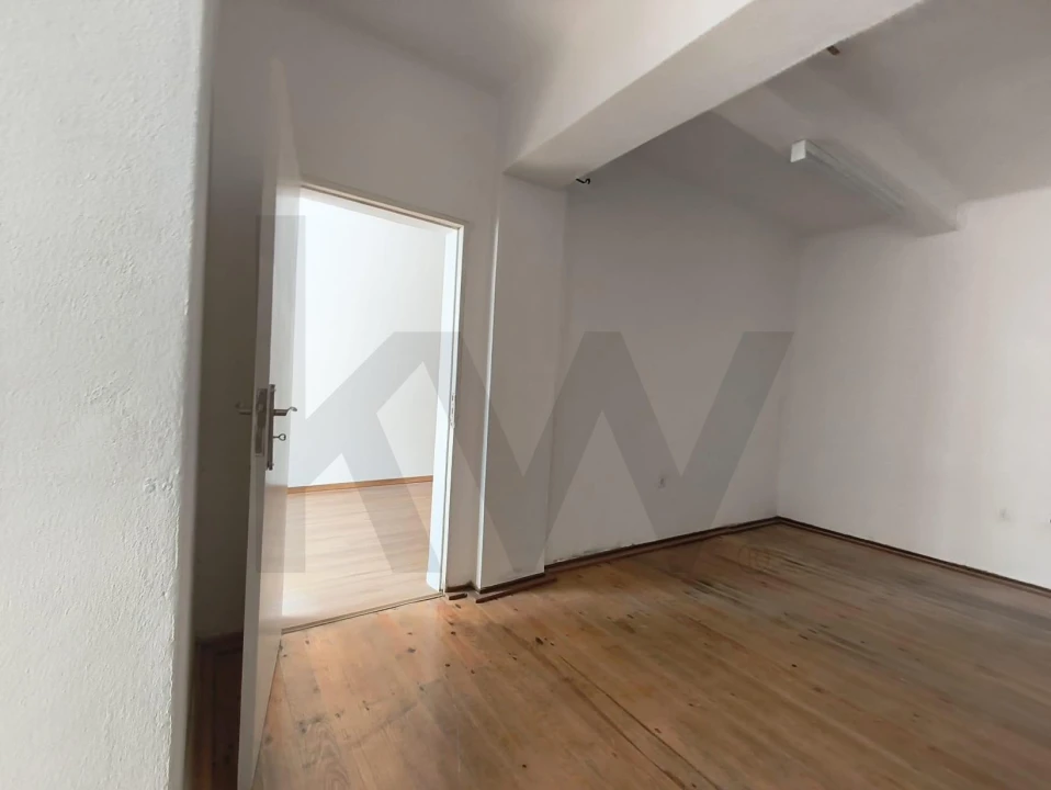 Armazém para Arrendamento em Campolide Foto 11