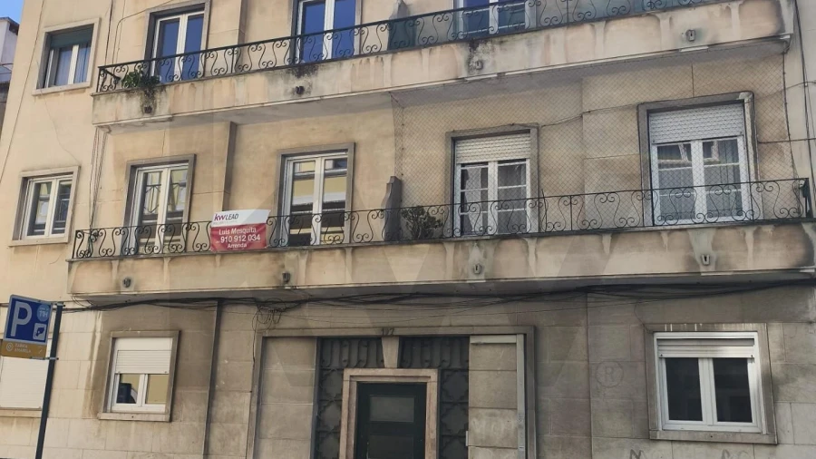 Armazém para Arrendamento em Campolide