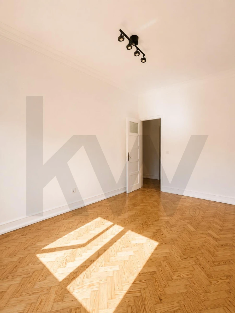 Apartamento T3 para Arrendamento em Areeiro Foto 9