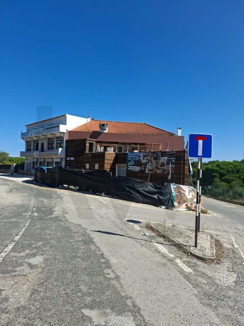 Negócio para Venda em Charneca de Caparica e Sobreda