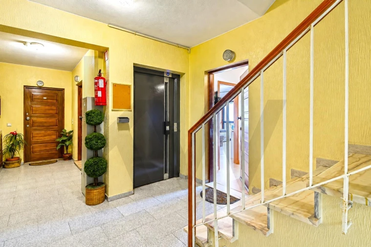 Apartamento T1 para Venda em Rio Tinto Foto 3