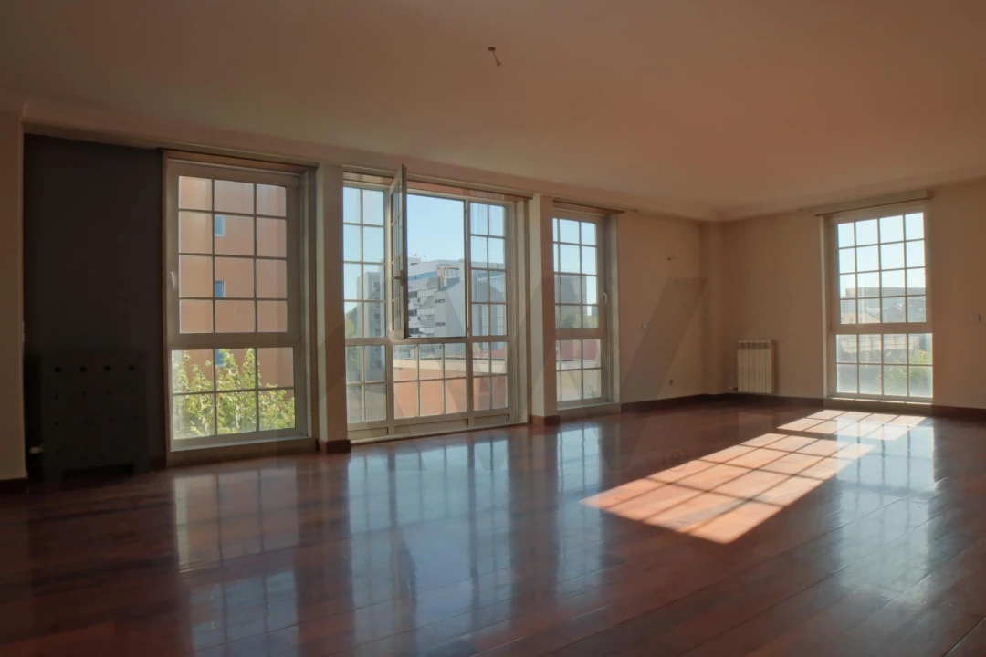 Apartamento T5 para Venda em Cedofeita, Santo Ildefonso, Sé, Miragaia, São Nicolau e Vitória Foto 4