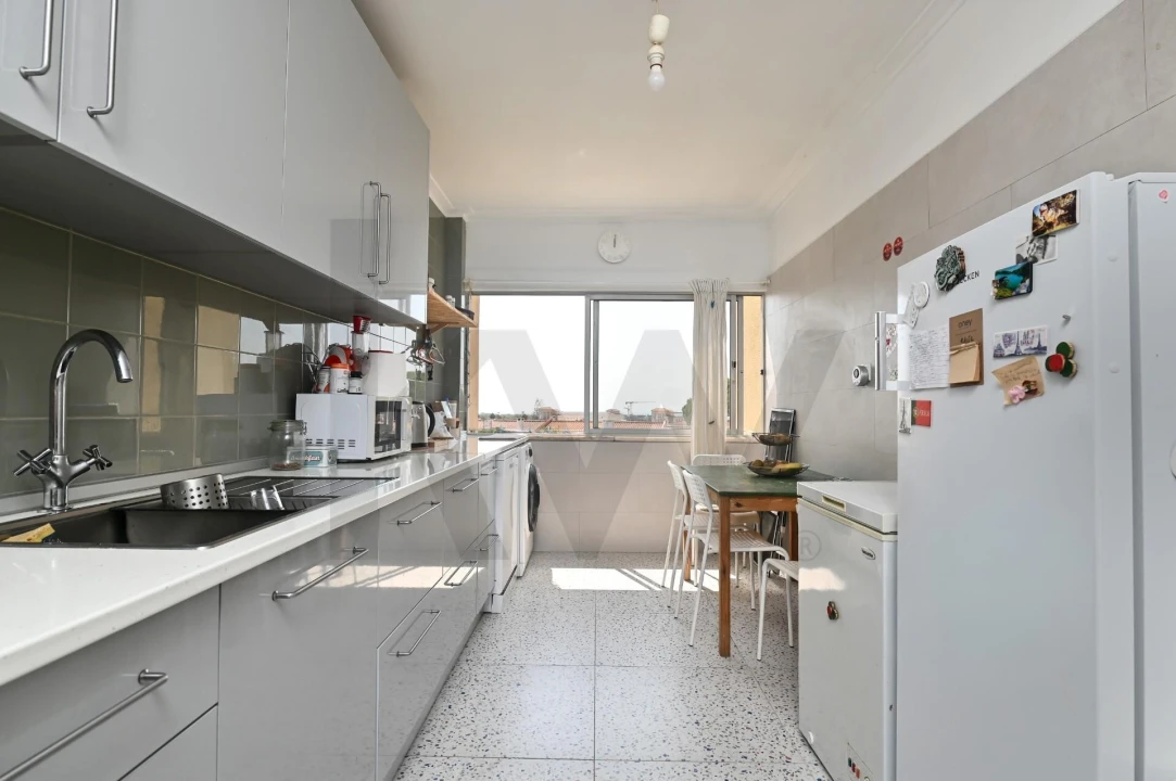 Apartamento T2 para Venda em Carcavelos e Parede Foto 21