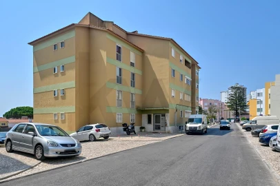 Apartamento T2 para Venda em Carcavelos e Parede