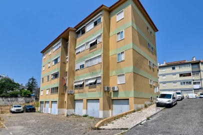 Apartamento T2 para Venda em Carcavelos e Parede