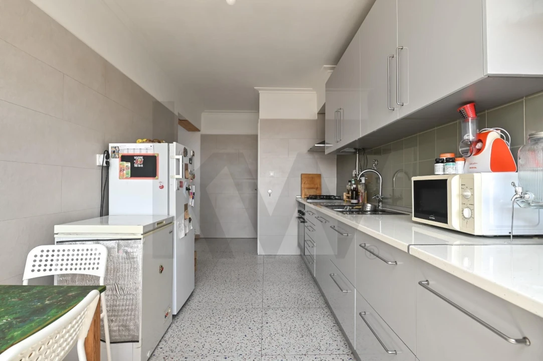 Apartamento T2 para Venda em Carcavelos e Parede Foto 22