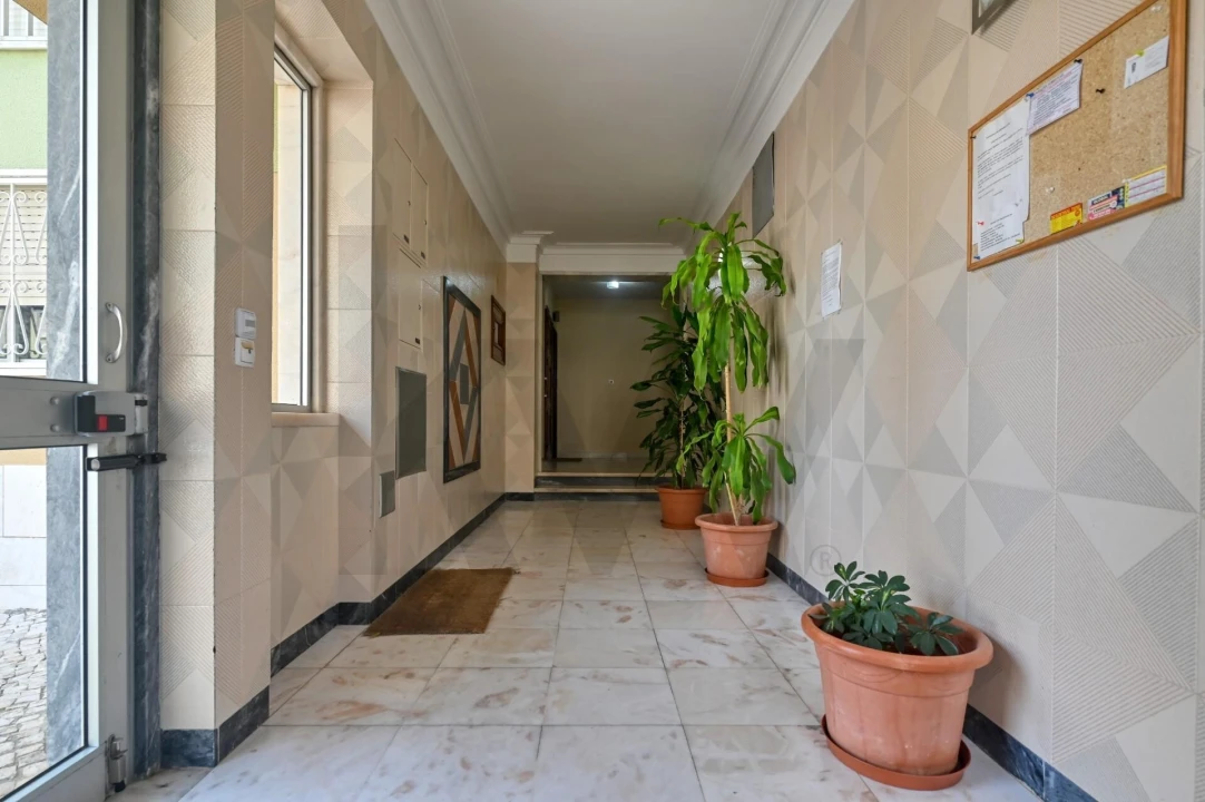 Apartamento T2 para Venda em Carcavelos e Parede Foto 1