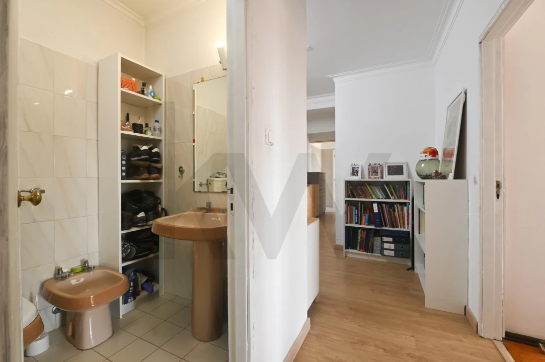 Apartamento T2 para Venda em Carcavelos e Parede Foto 23
