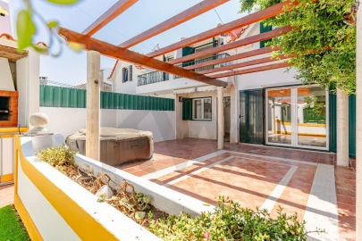 Moradia T3 para Venda em Charneca de Caparica e Sobreda