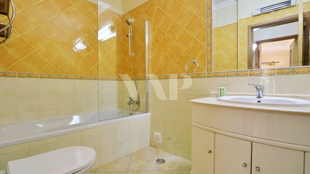 Apartamento T2 para Venda em Quarteira Foto 12