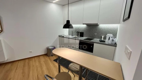 Apartamento T1 para Arrendamento em Santa Marinha e São Pedro da Afurada