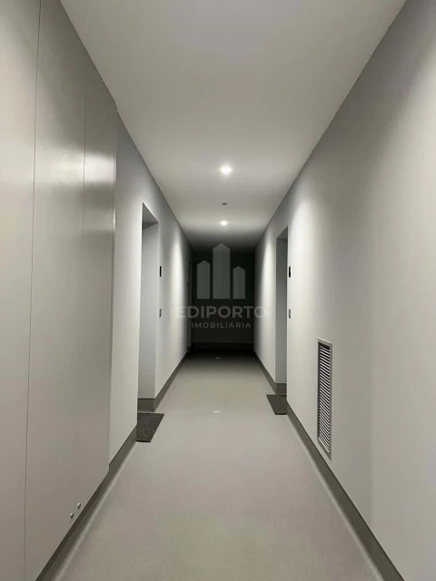Apartamento T1 para Arrendamento em Santa Marinha e São Pedro da Afurada