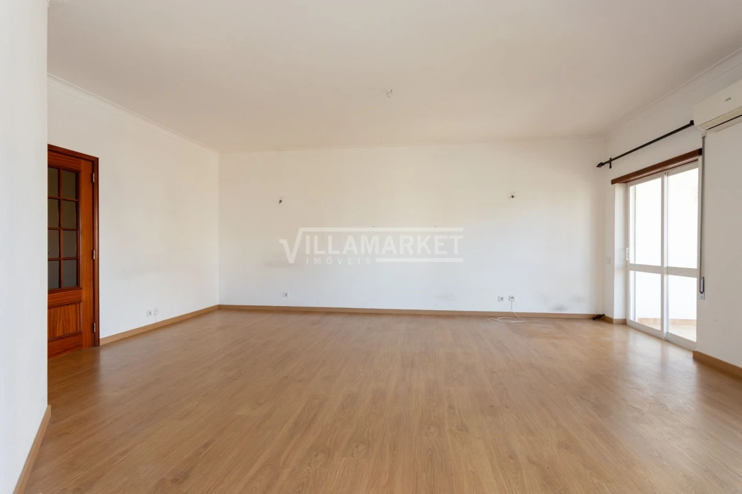 Apartamento T2 para Arrendamento em Lagos (São Sebastião e Santa Maria) Foto 5