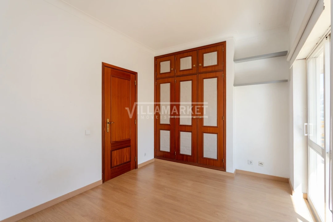 Apartamento T2 para Arrendamento em Lagos (São Sebastião e Santa Maria) Foto 17