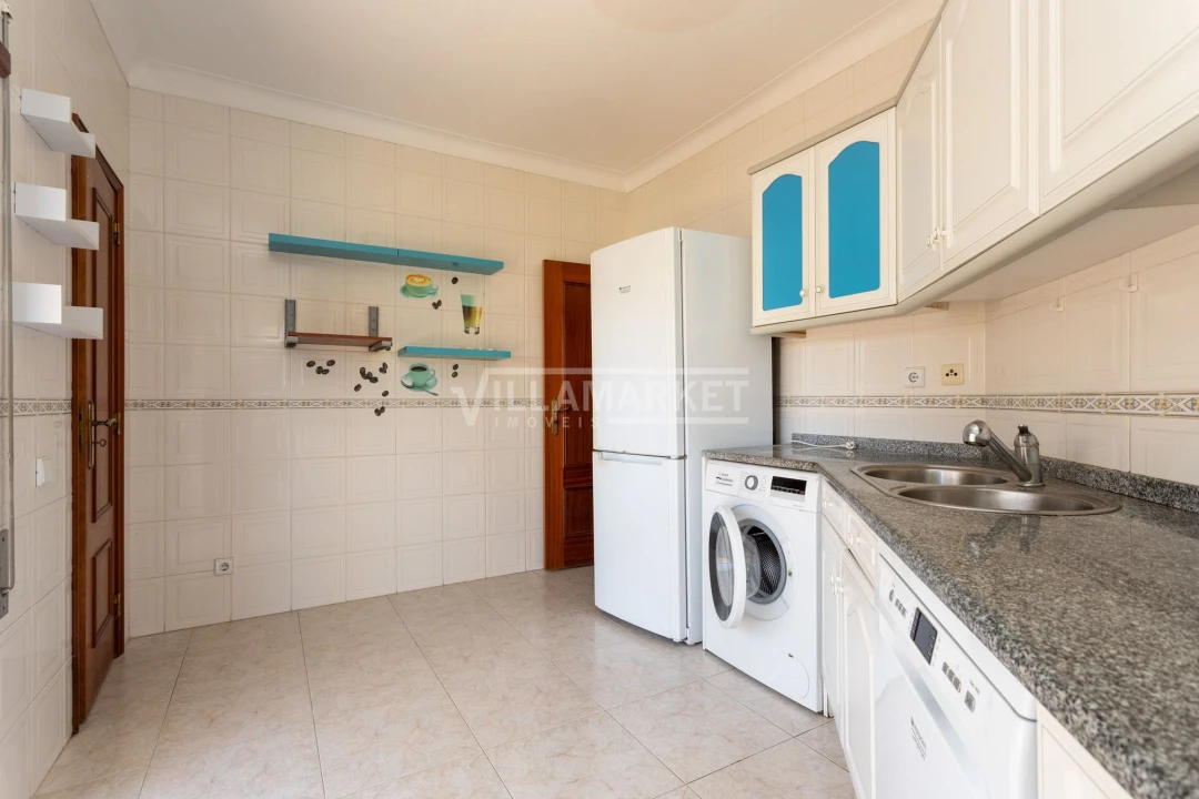 Apartamento T2 para Arrendamento em Lagos (São Sebastião e Santa Maria) Foto 10