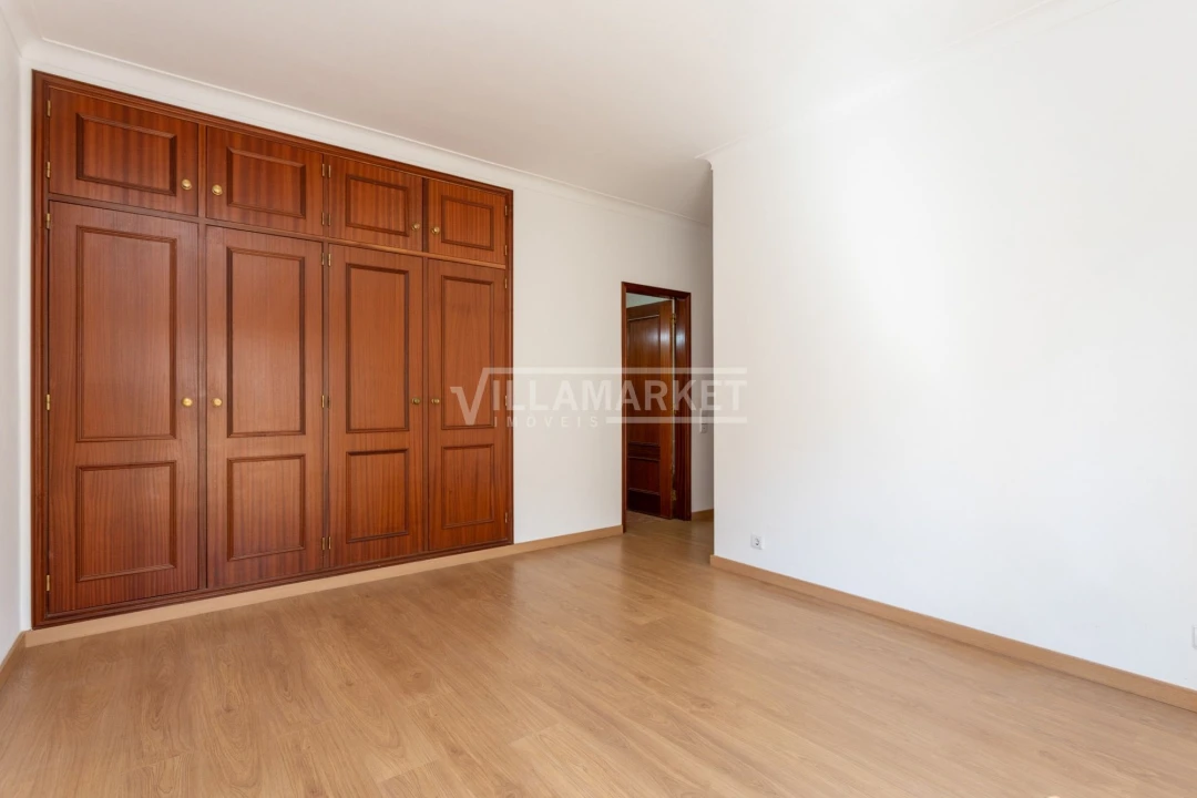 Apartamento T2 para Arrendamento em Lagos (São Sebastião e Santa Maria) Foto 24