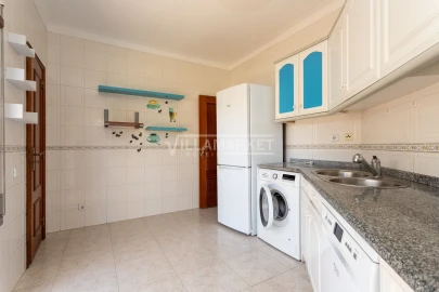 Apartamento T2 para Arrendamento em Lagos (São Sebastião e Santa Maria)