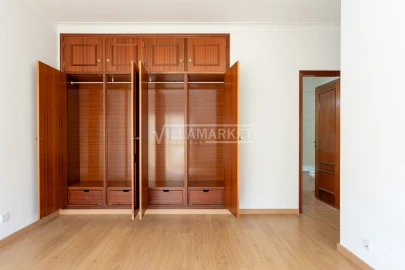 Apartamento T2 para Arrendamento em Lagos (São Sebastião e Santa Maria)