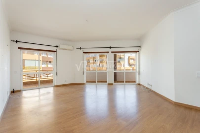 Apartamento T2 para Arrendamento em Lagos (São Sebastião e Santa Maria)