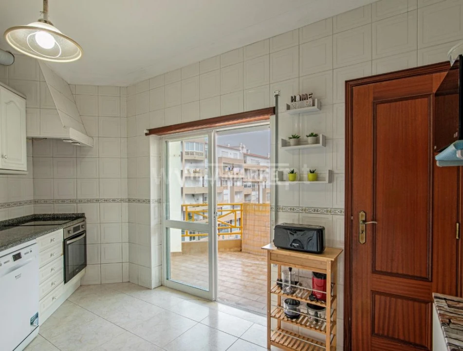 Apartamento T2 para Arrendamento em Lagos (São Sebastião e Santa Maria) Foto 3