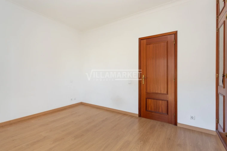 Apartamento T2 para Arrendamento em Lagos (São Sebastião e Santa Maria) Foto 22