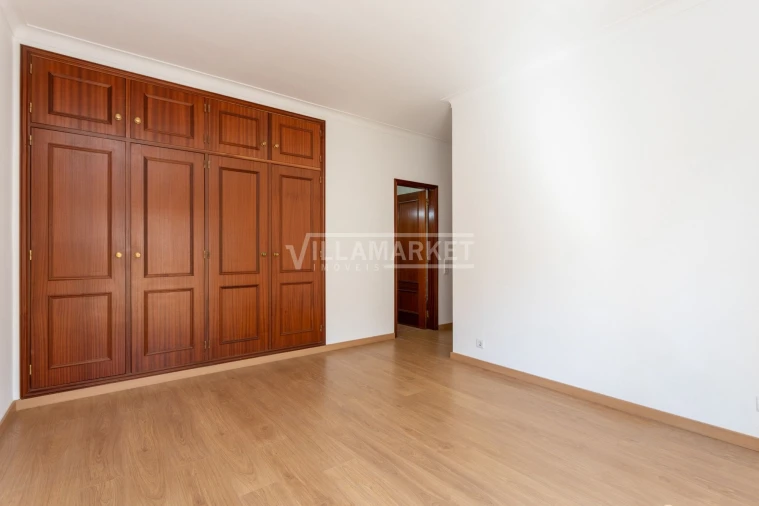 Apartamento T2 para Arrendamento em Lagos (São Sebastião e Santa Maria) Foto 24