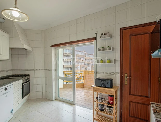 Apartamento T2 para Arrendamento em Lagos (São Sebastião e Santa Maria) Foto 3