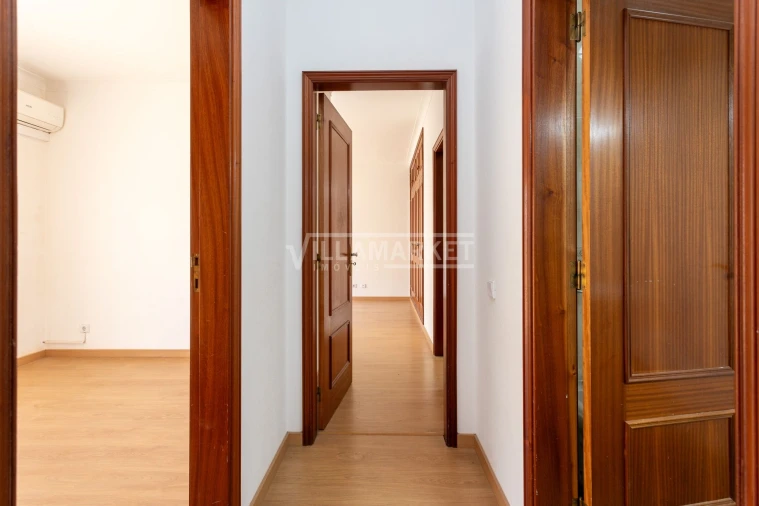 Apartamento T2 para Arrendamento em Lagos (São Sebastião e Santa Maria) Foto 13