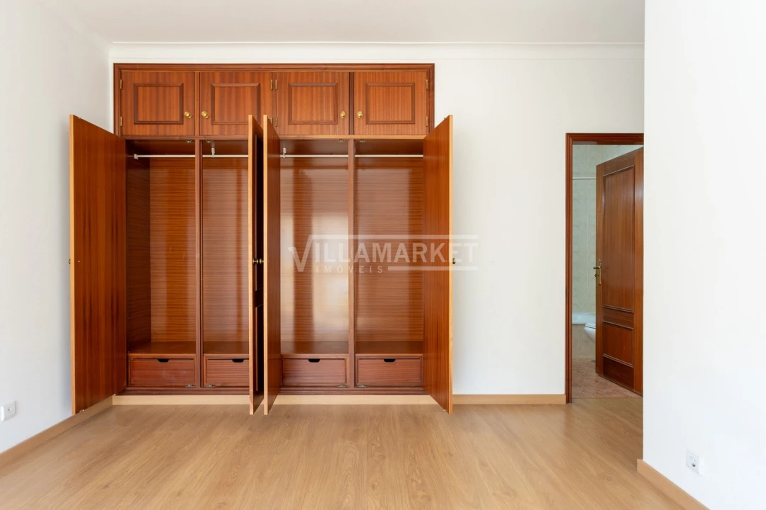 Apartamento T2 para Arrendamento em Lagos (São Sebastião e Santa Maria) Foto 25