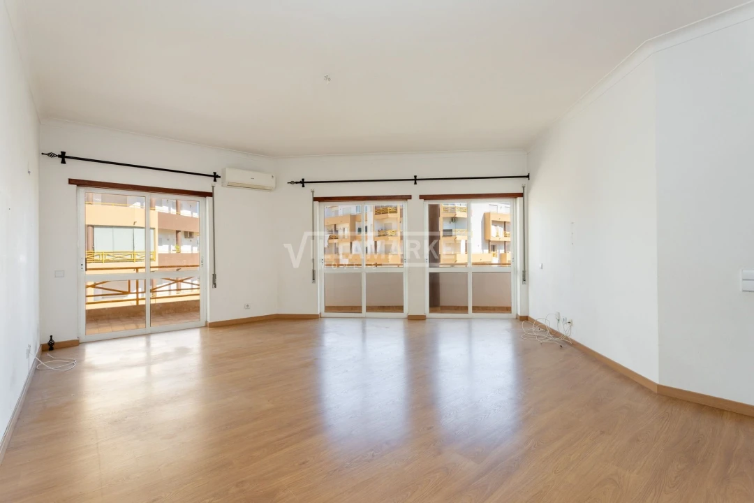 Apartamento T2 para Arrendamento em Lagos (São Sebastião e Santa Maria) Foto 2