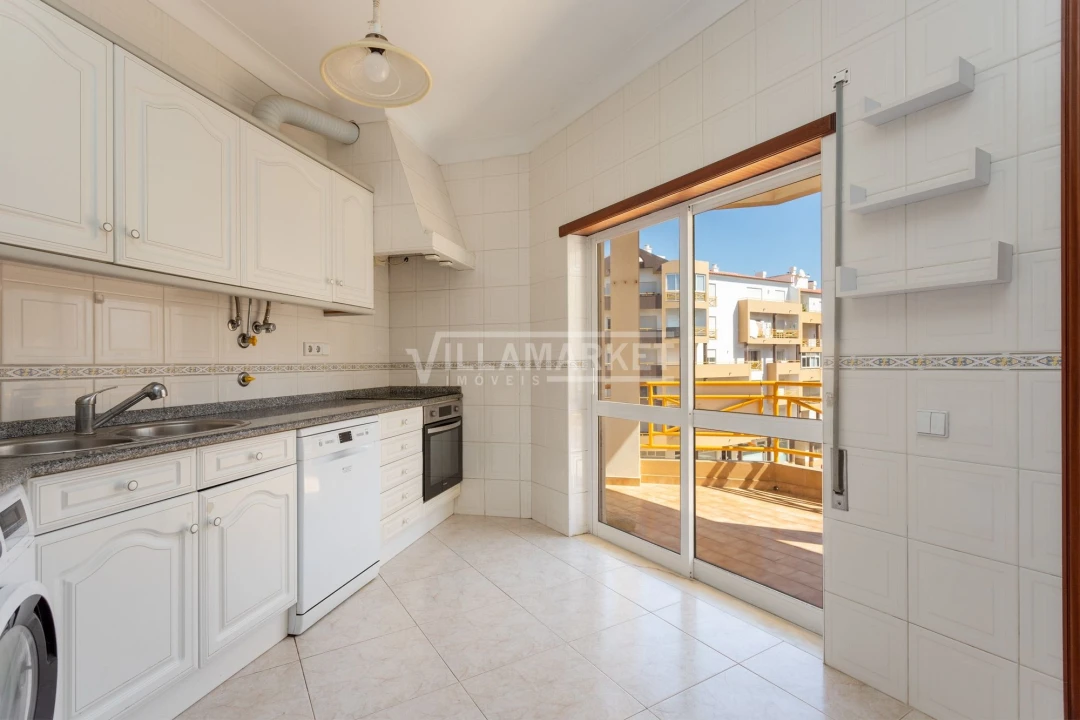 Apartamento T2 para Arrendamento em Lagos (São Sebastião e Santa Maria) Foto 6
