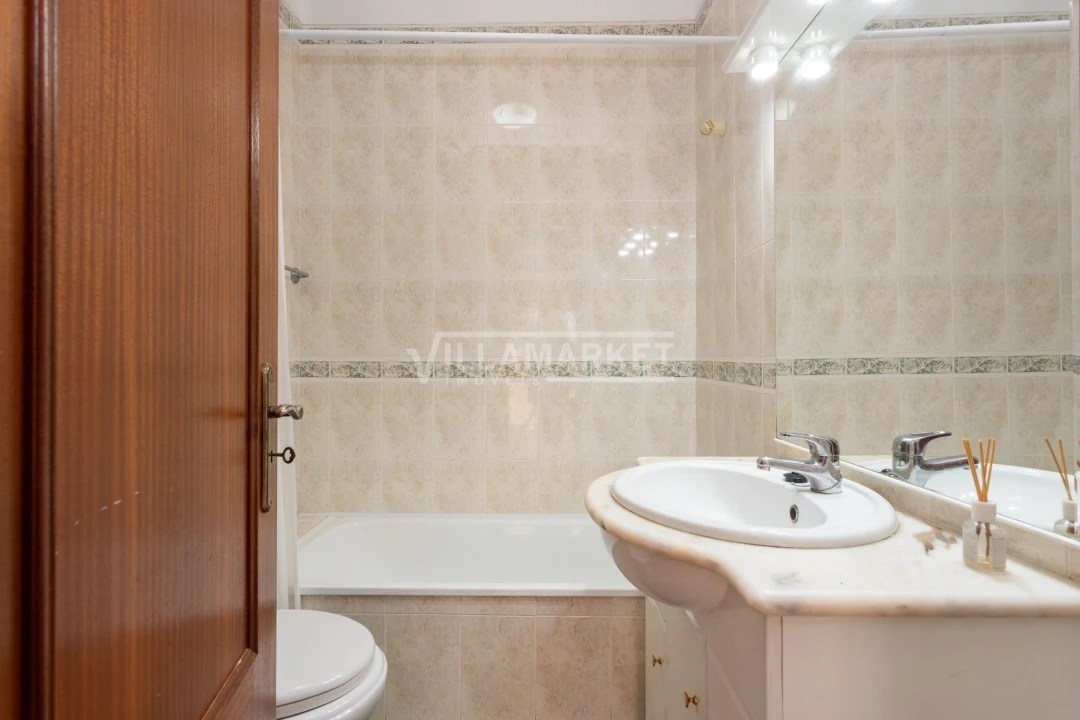 Apartamento T2 para Arrendamento em Lagos (São Sebastião e Santa Maria) Foto 14