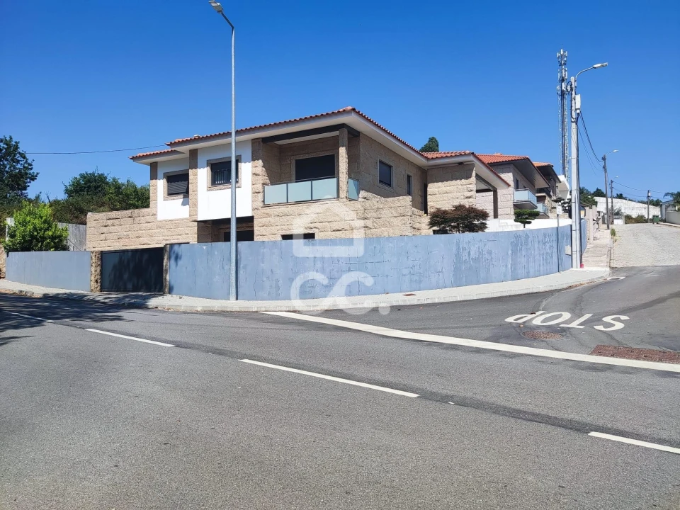 Moradia T3 para Venda em Silvares, Pias, Nogueira e Alvarenga Foto 1
