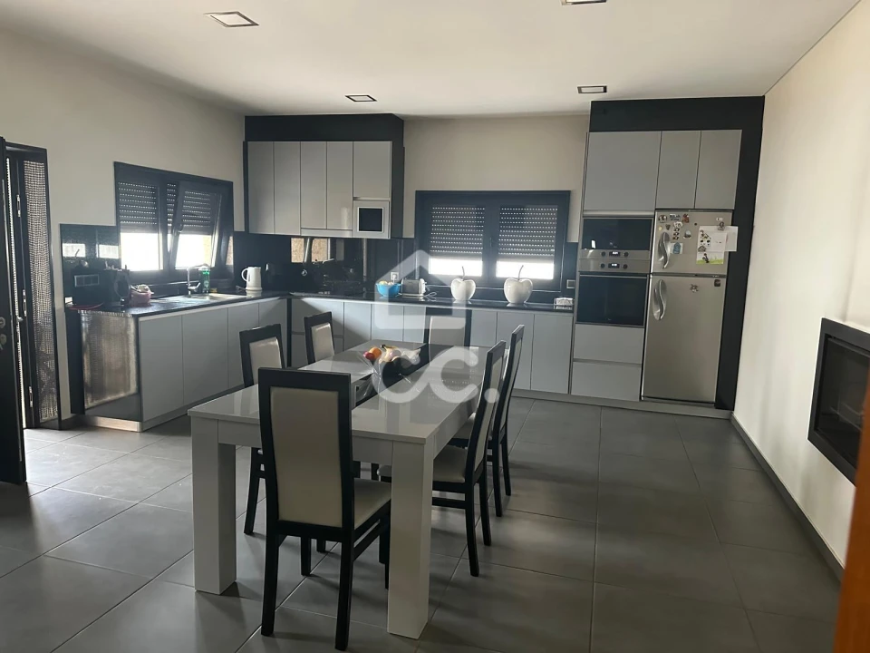 Moradia T3 para Venda em Silvares, Pias, Nogueira e Alvarenga Foto 2