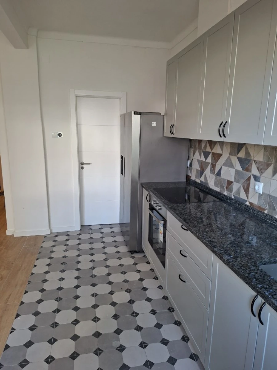 Apartamento T3 para Venda em Agualva e Mira-Sintra Foto 2