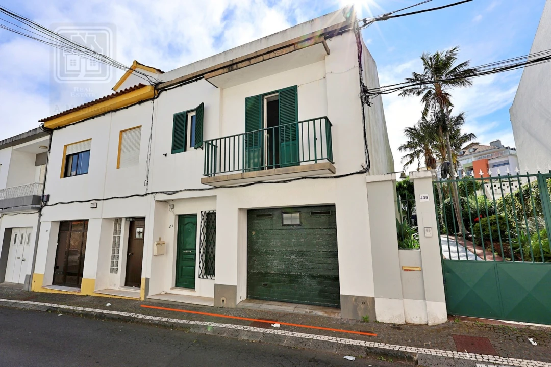 Moradia T4 para Venda em Ponta Delgada (São Pedro) Foto 1