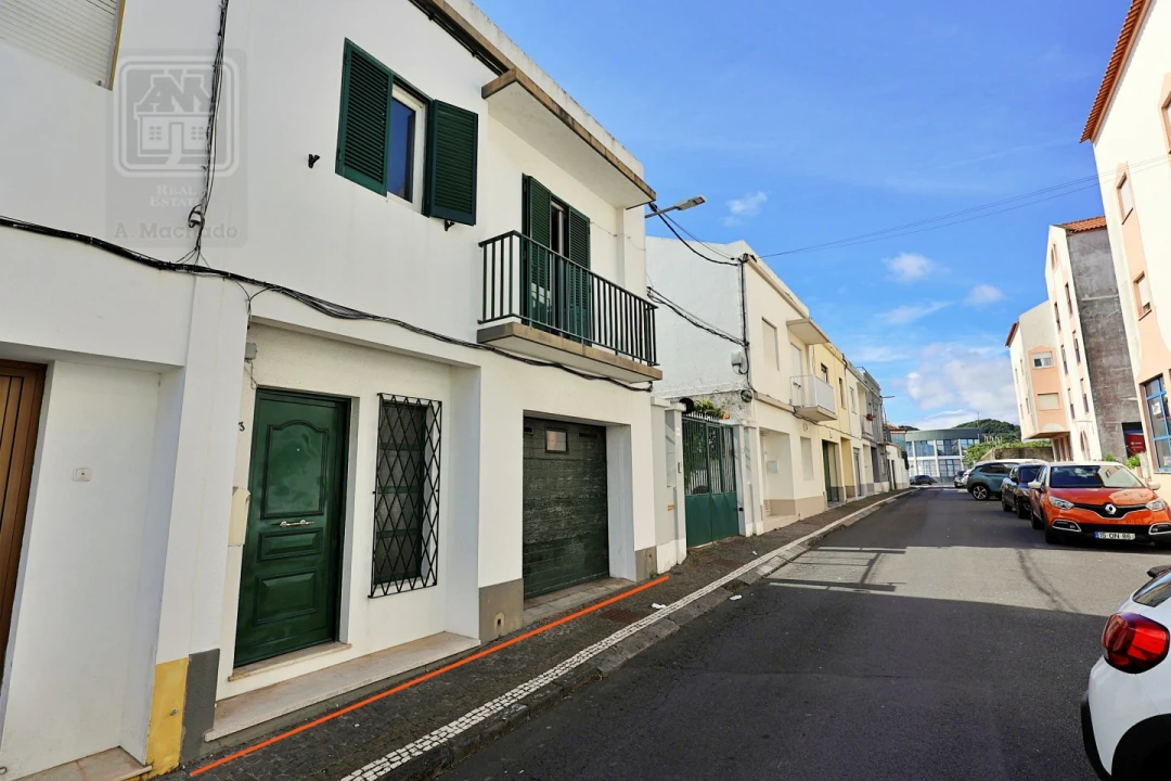 Moradia T4 para Venda em Ponta Delgada (São Pedro) Foto 2
