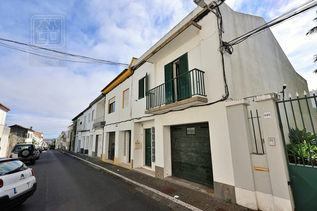 Moradia T4 para Venda em Ponta Delgada (São Pedro) Foto 3