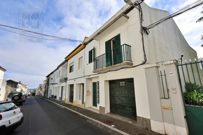 Moradia T4 para Venda em Ponta Delgada (São Pedro)